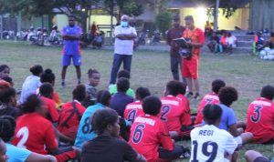 bupati-pantau-persipura-putri-tolikara bupati-pantau-persipura-putri-tolikara