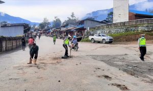 polres tolikara peduli lingkungan (4) polres-tolikara-peduli-lingkungan